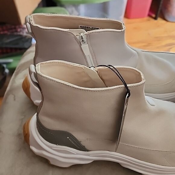 Women's Sorel Acadia NWT Size 12 - Picture 2 of 9